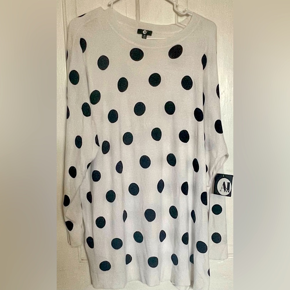 White and black polka dot light long sleeve sweater.